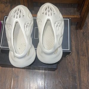 Yeezy foam runners